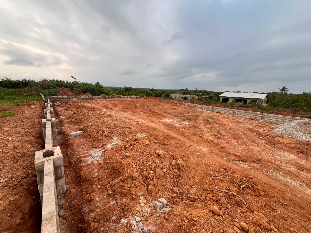 BlackpusH construction, 9 course fence wall securing a 2 plot site, photo 18